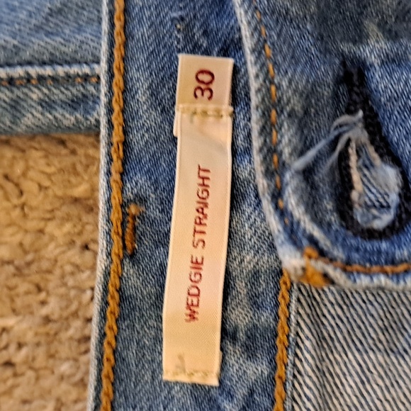 Levi's Premium Wedgie Straight Cropped Knee Distressed Jeans - Picture 8 of 9